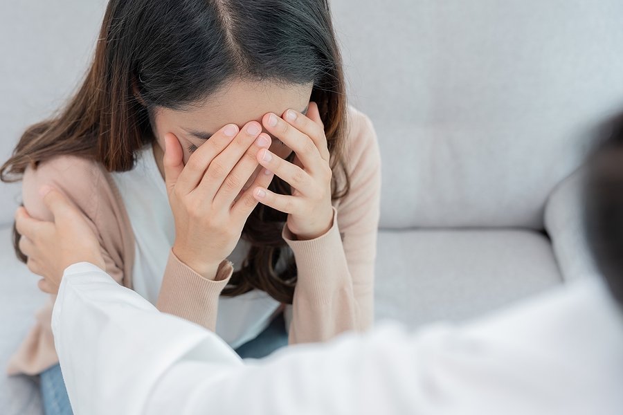 Cincinnati VAWA lawyer with female client